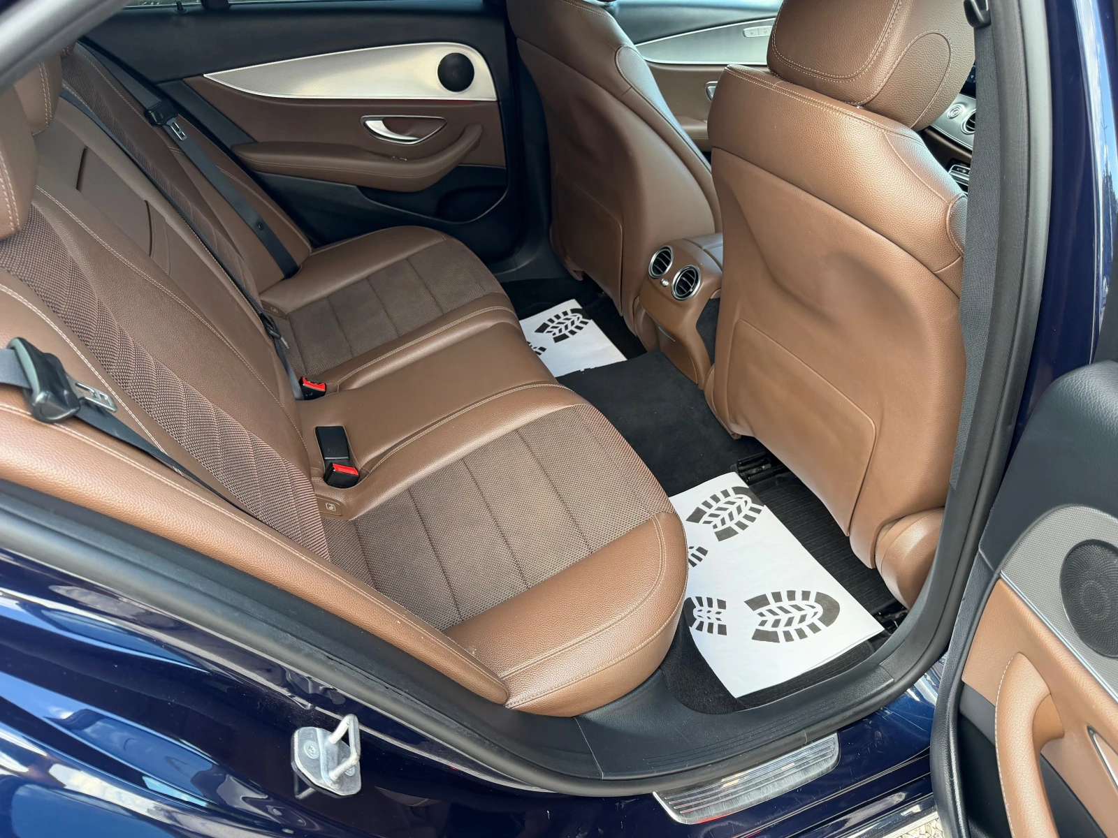 Mercedes-Benz E 220 2.2d* Premium* Avantgarde, снимка 11 - Автомобили и джипове - 55499691