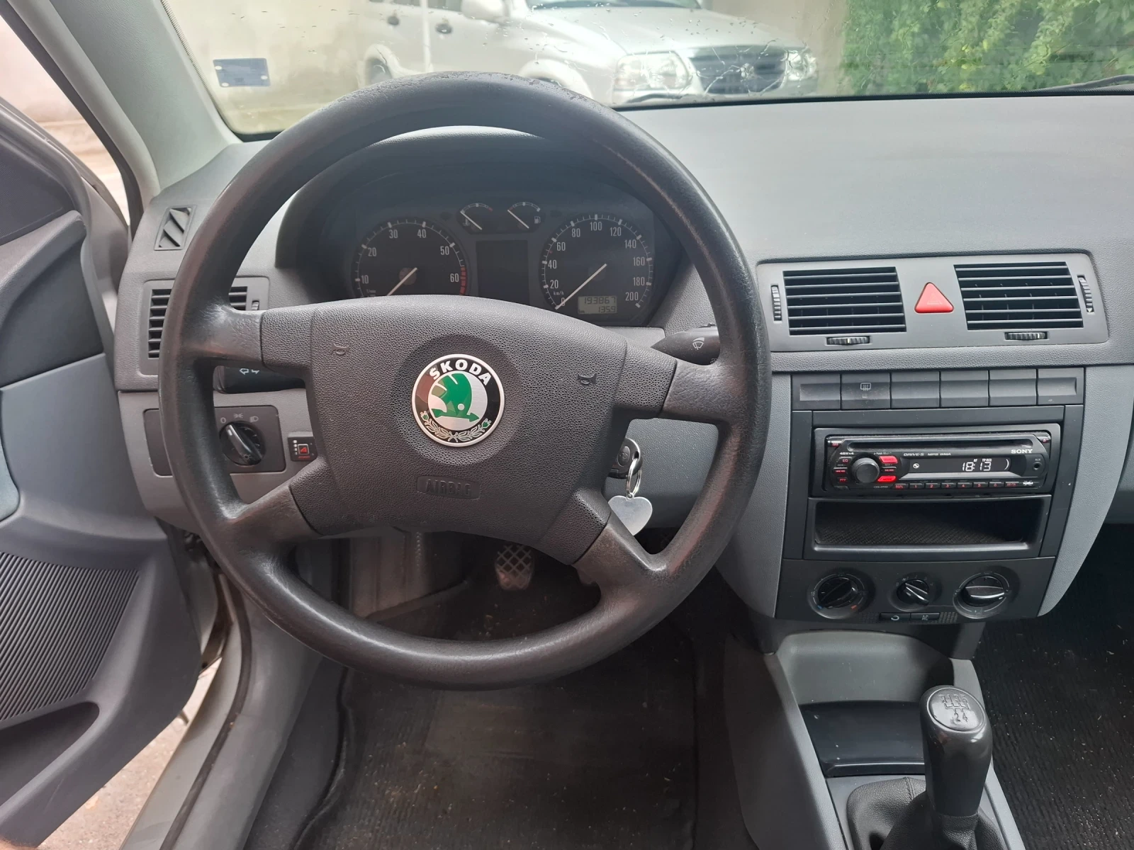 Skoda Fabia 1.4 MPI, снимка 12 - Автомобили и джипове - 56182580