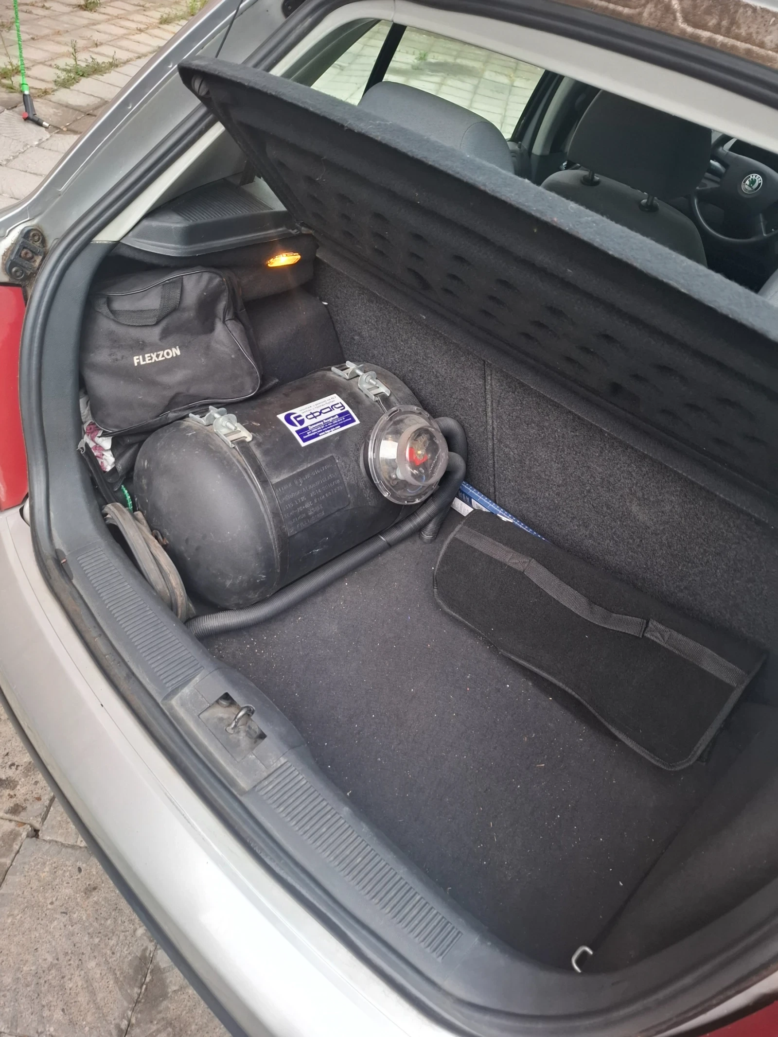 Skoda Fabia 1.4 MPI, снимка 10 - Автомобили и джипове - 56182580