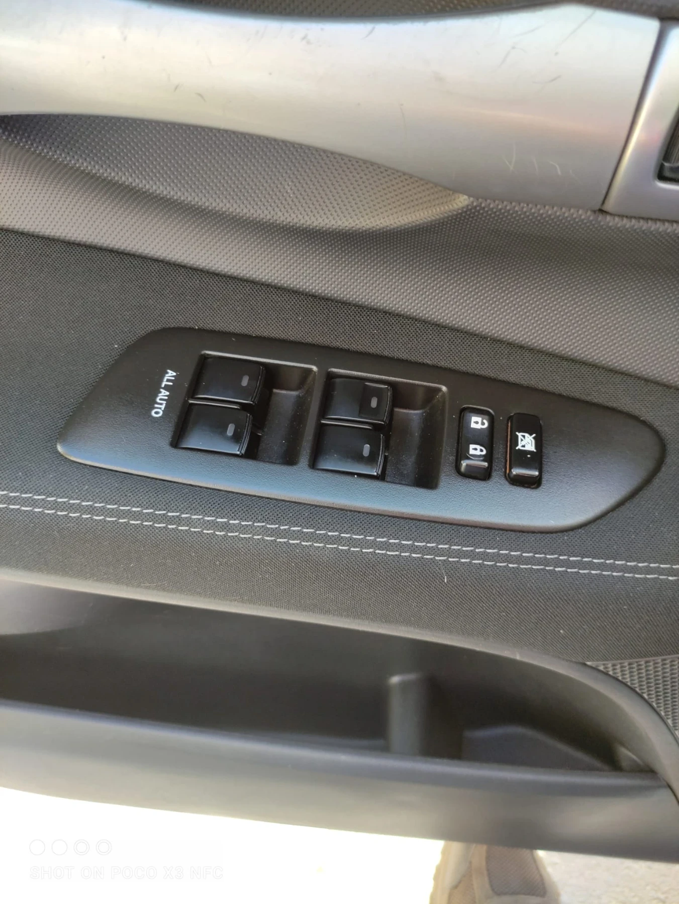 Toyota Auris, снимка 11 - Автомобили и джипове - 56296148