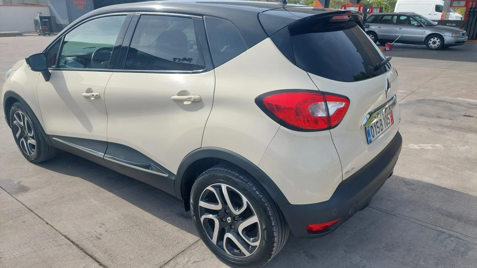 Renault Captur 1.5 FULL EKSTRI, снимка 7 - Автомобили и джипове - 56425989