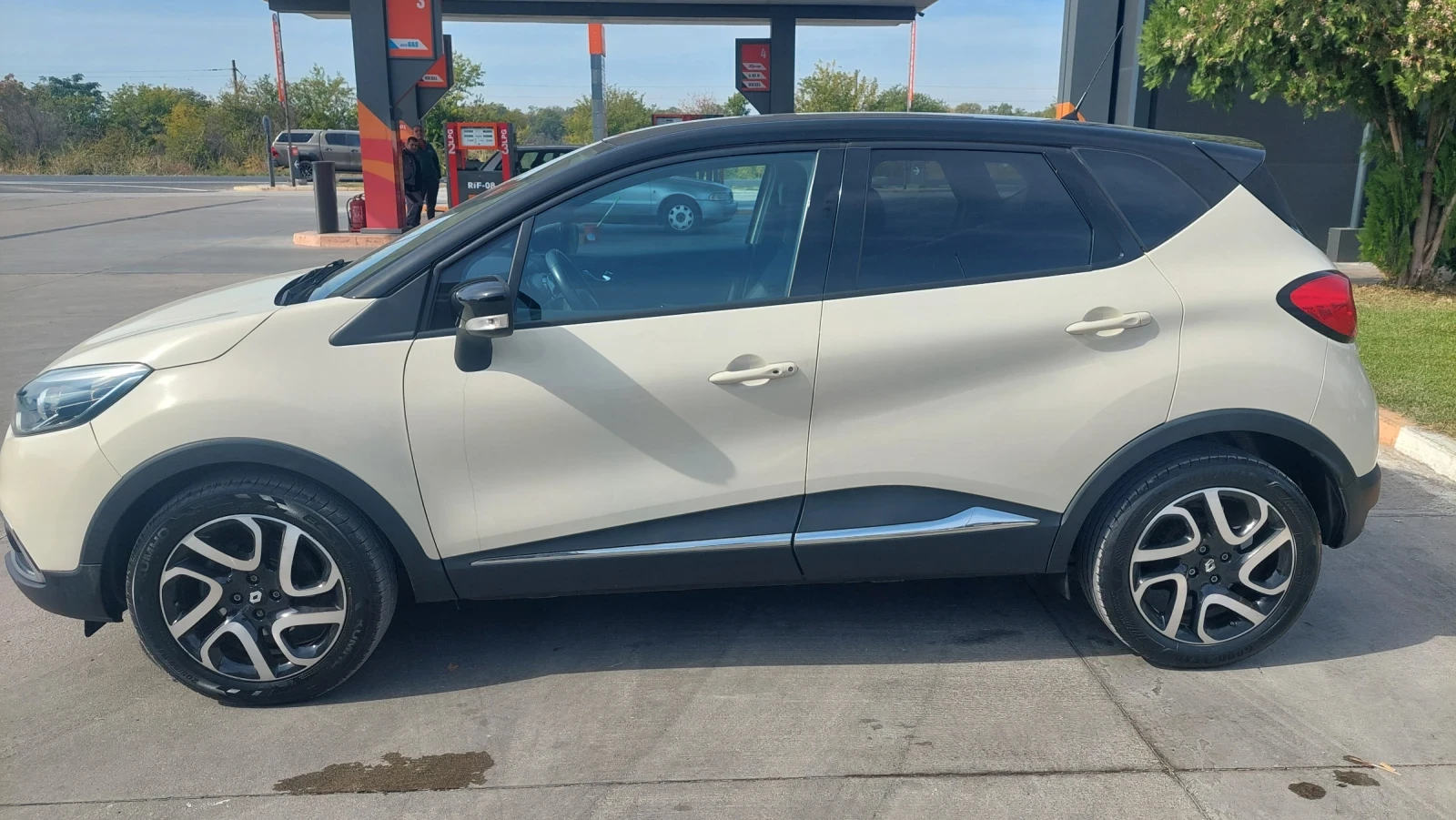 Renault Captur 1.5 FULL EKSTRI, снимка 4 - Автомобили и джипове - 56425989