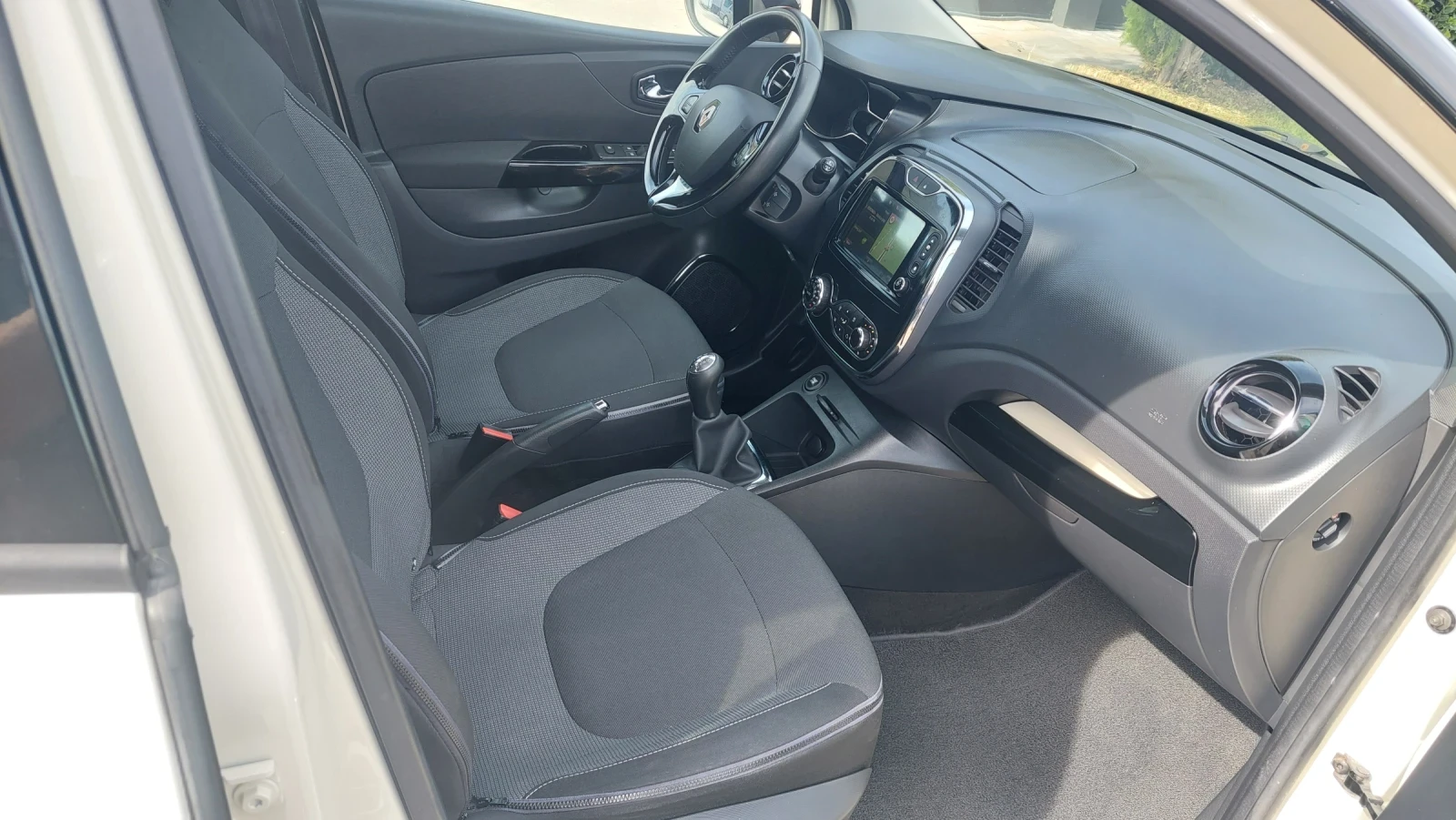 Renault Captur 1.5 FULL EKSTRI, снимка 11 - Автомобили и джипове - 56425989