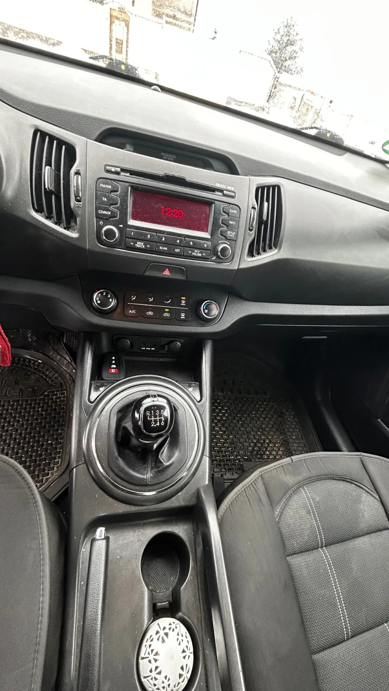 Kia Sportage 2.0 crdi, снимка 15 - Автомобили и джипове - 48650065