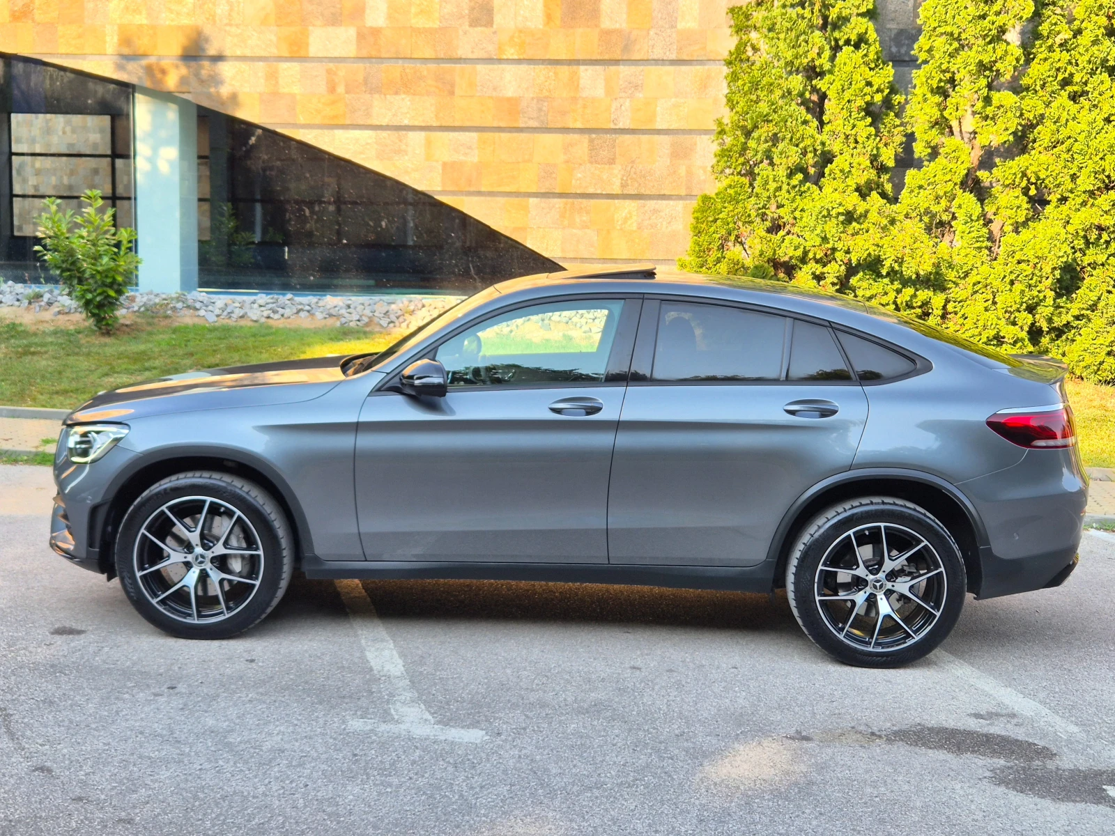 Mercedes-Benz GLC 300 DE-Plug-in ХИБРИД* AMG-LINE* 88x.км*  - изображение 6