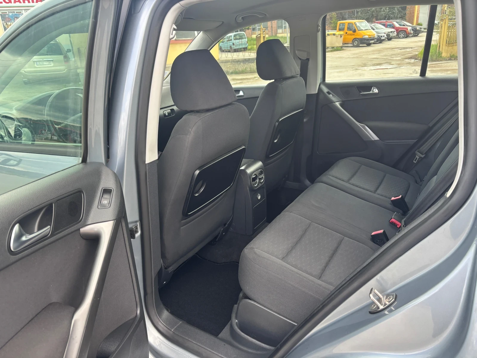 VW Tiguan 2.0 TDI 4x4, снимка 13 - Автомобили и джипове - 54401699