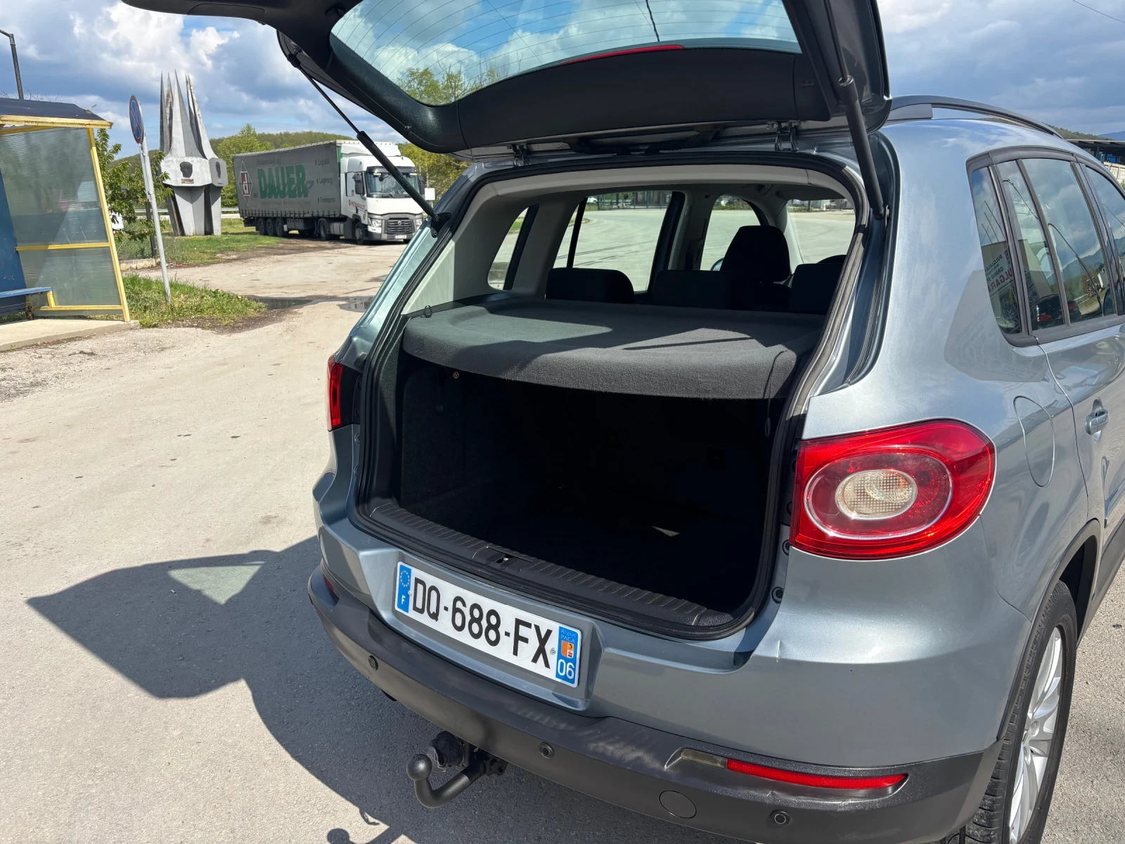 VW Tiguan 2.0 TDI 4x4, снимка 16 - Автомобили и джипове - 54401699