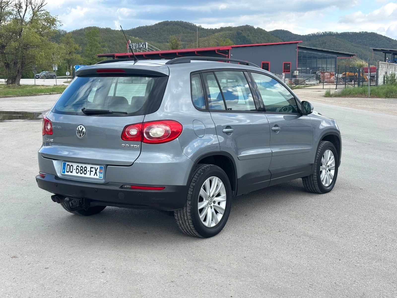 VW Tiguan 2.0 TDI 4x4, снимка 4 - Автомобили и джипове - 54401699