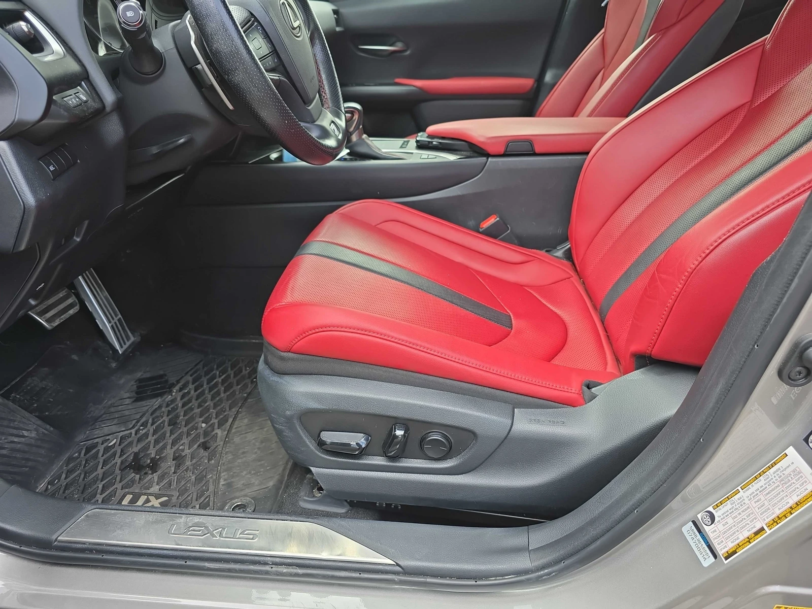 Lexus UX 250h F SPORT AWD* �������* ����* �.�����* CARPLAY | Mobile.bg � ����������� 12
