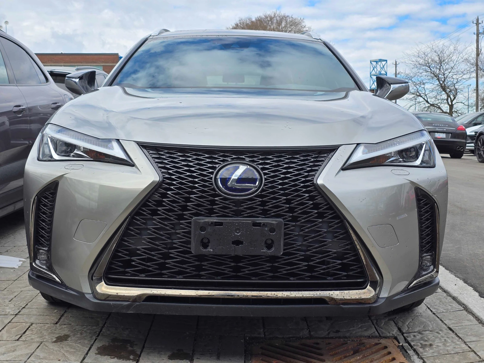 Lexus UX 250h F SPORT AWD* �������* ����* �.�����* CARPLAY | Mobile.bg � ����������� 2