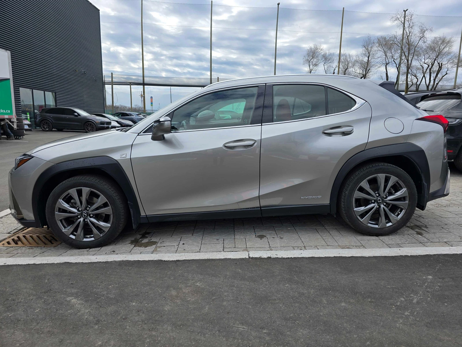 Lexus UX 250h F SPORT AWD* �������* ����* �.�����* CARPLAY | Mobile.bg � ����������� 3