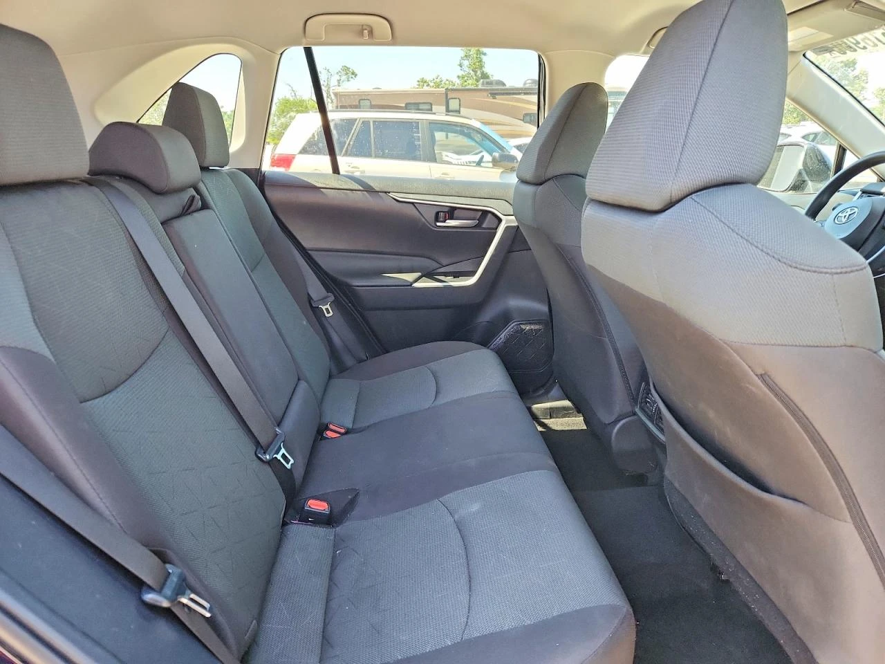 Toyota Rav4 XLE, снимка 10 - Автомобили и джипове - 55485965