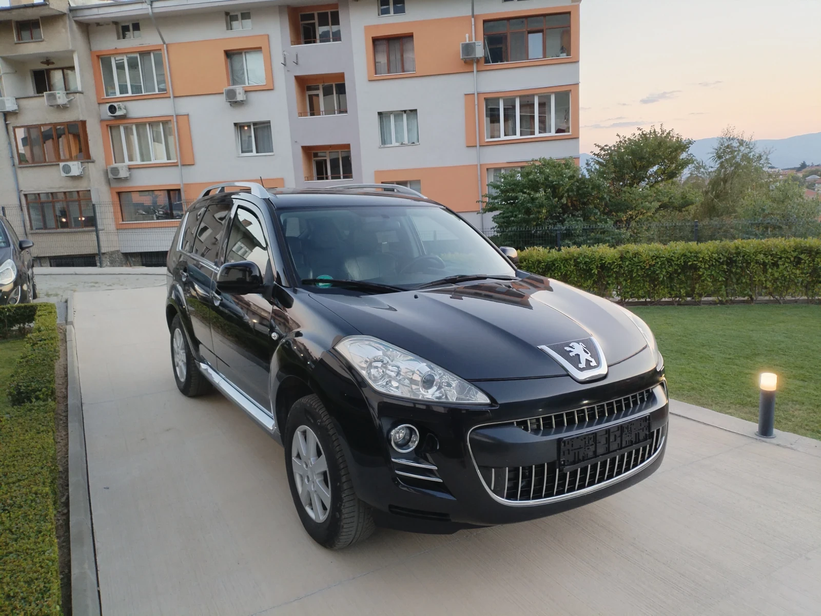 Peugeot 4007 2.2 HDI 156hp 6ск 7места Климатроник ПОДГРЕВ Кожа, снимка 3 - Автомобили и джипове - 55536071