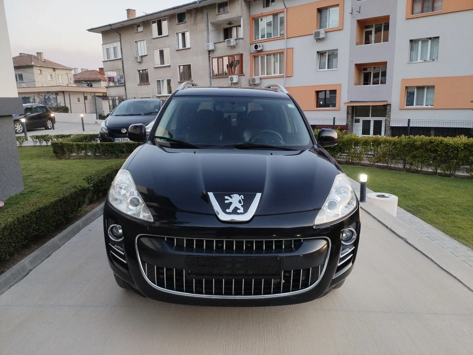 Peugeot 4007 2.2 HDI 156hp 6ск 7места Климатроник ПОДГРЕВ Кожа, снимка 2 - Автомобили и джипове - 55536071