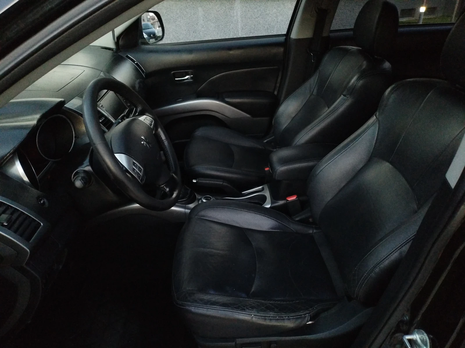 Peugeot 4007 2.2 HDI 156hp 6ск 7места Климатроник ПОДГРЕВ Кожа, снимка 9 - Автомобили и джипове - 55536071