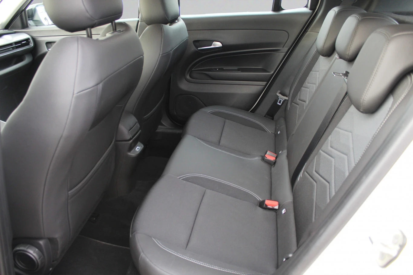 Jeep Avenger ALTITUDE BEV 54 kWh 115 kW 156 hp 400 km//2306991 | Mobile.bg � ����������� 8