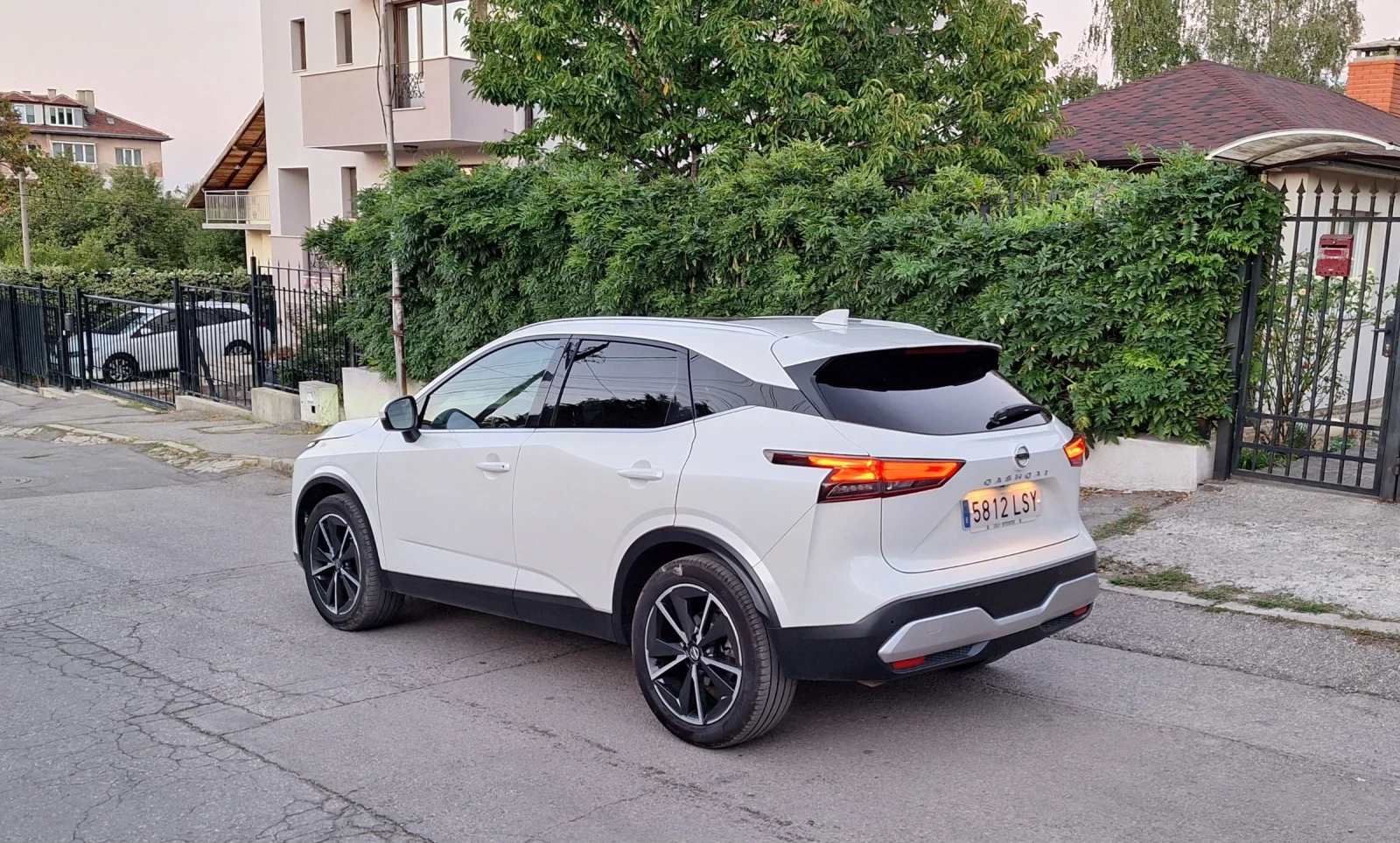 Nissan Qashqai Tekna+ Бензин/Хибрид Автоматик 4x4 158к.с., снимка 5 - Автомобили и джипове - 56110149