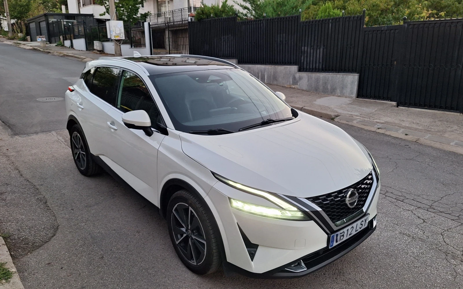 Nissan Qashqai Tekna+ Бензин/Хибрид Автоматик 4x4 158к.с., снимка 8 - Автомобили и джипове - 56110149