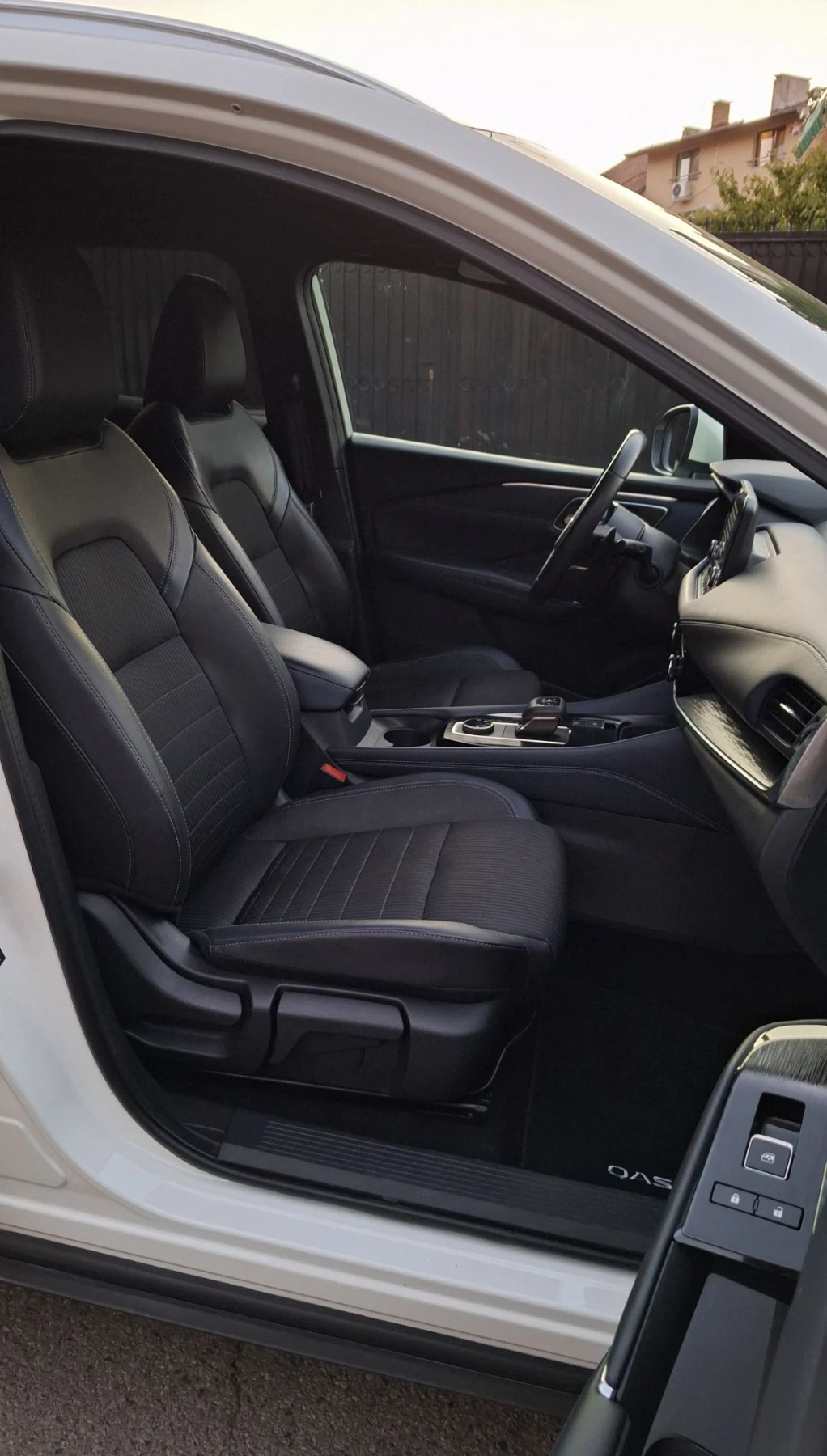 Nissan Qashqai Tekna+ Бензин/Хибрид Автоматик 4x4 158к.с., снимка 2 - Автомобили и джипове - 56110149