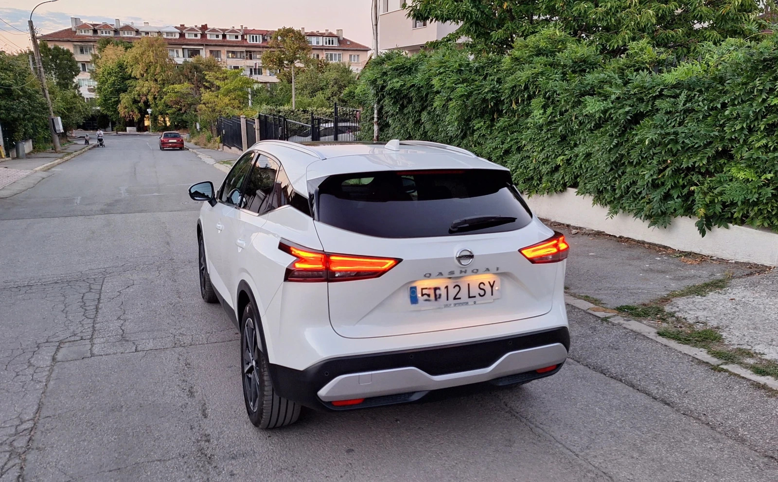 Nissan Qashqai Tekna+ Бензин/Хибрид Автоматик 4x4 158к.с., снимка 15 - Автомобили и джипове - 56110149