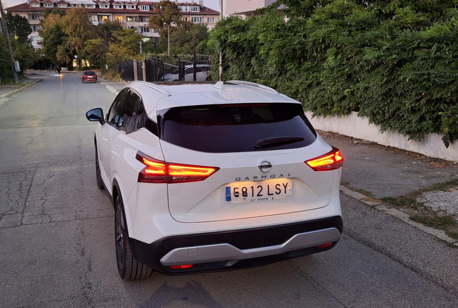 Nissan Qashqai Tekna+ Бензин/Хибрид Автоматик 4x4 158к.с., снимка 12 - Автомобили и джипове - 56110149