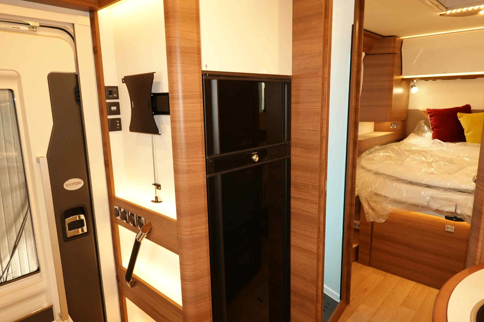 Кемпер Rapido Distinction ALDE AL-KO 180к.с. AT FULL, снимка 8 - Каравани и кемпери - 53899391