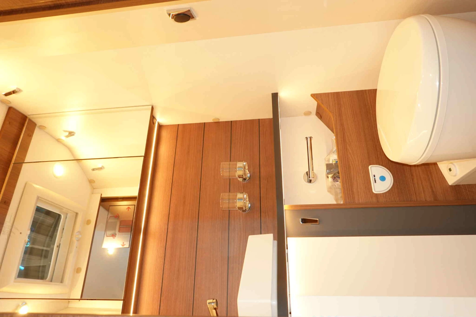 Кемпер Rapido Distinction ALDE AL-KO 180к.с. AT FULL, снимка 9 - Каравани и кемпери - 53899391