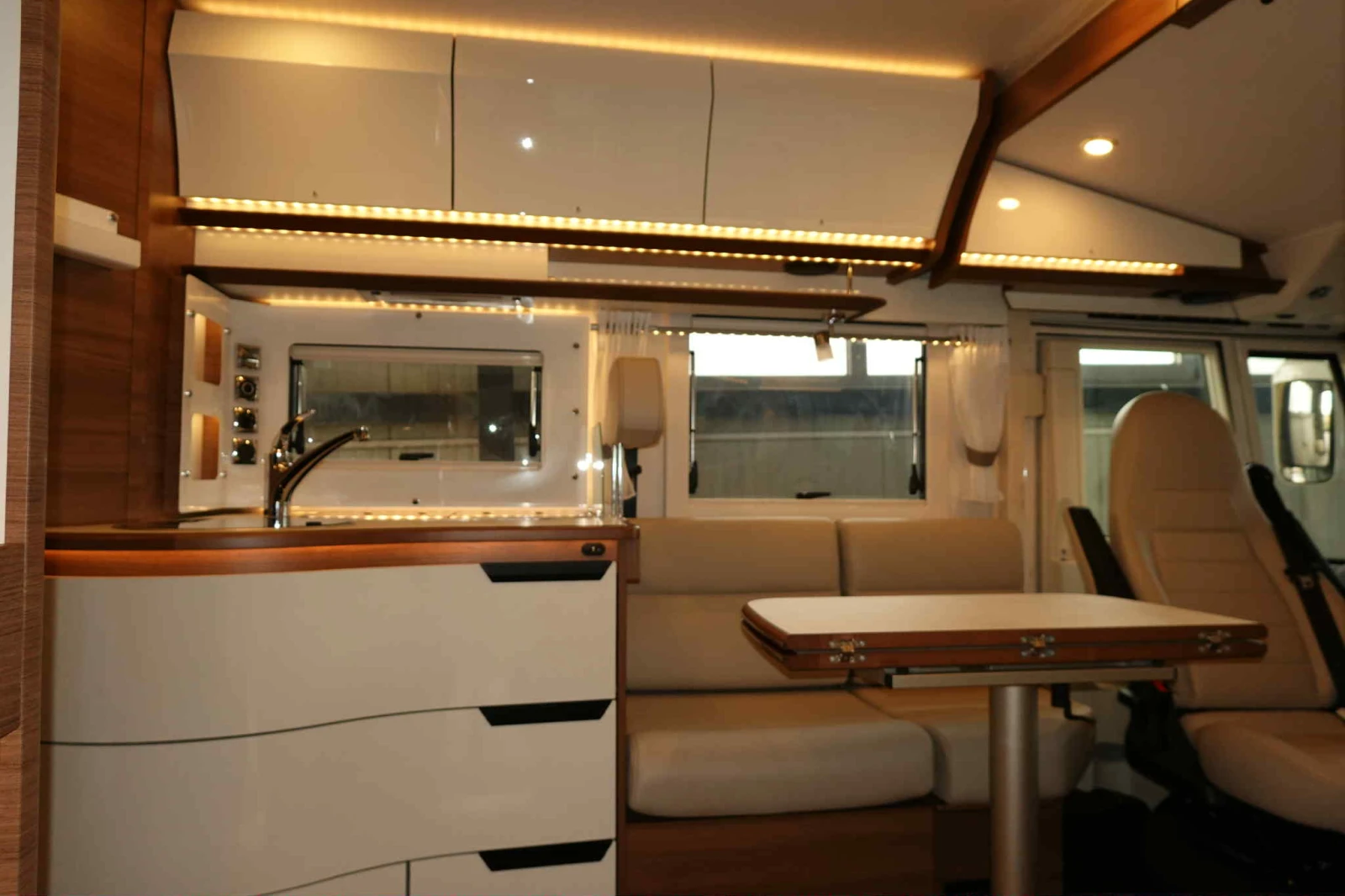 Кемпер Rapido Distinction ALDE AL-KO 180к.с. AT FULL, снимка 6 - Каравани и кемпери - 53899391