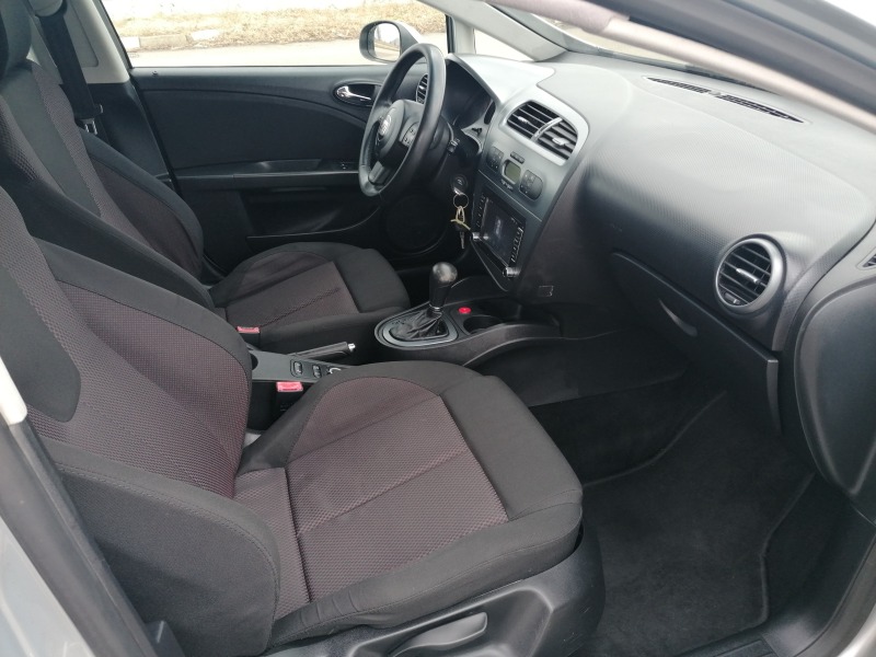 Seat Leon 2.0 TDI Autom, снимка 11 - Автомобили и джипове - 43970612