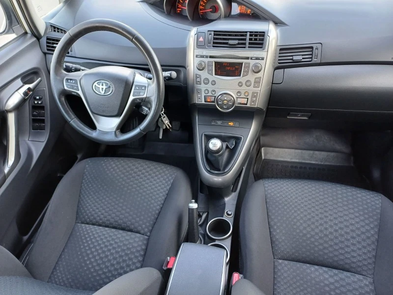 Toyota Verso 2.0 D4D 126k.s., снимка 12 - Автомобили и джипове - 46465961