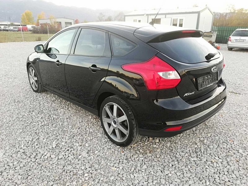 Ford Focus 1.0i turbo klima 101, снимка 6 - Автомобили и джипове - 47813929