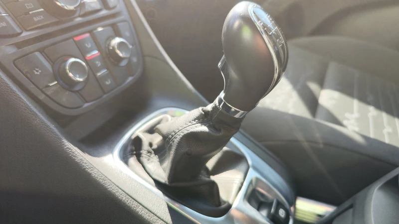 Opel Meriva 1, 4 LPG, снимка 8 - Автомобили и джипове - 52946430