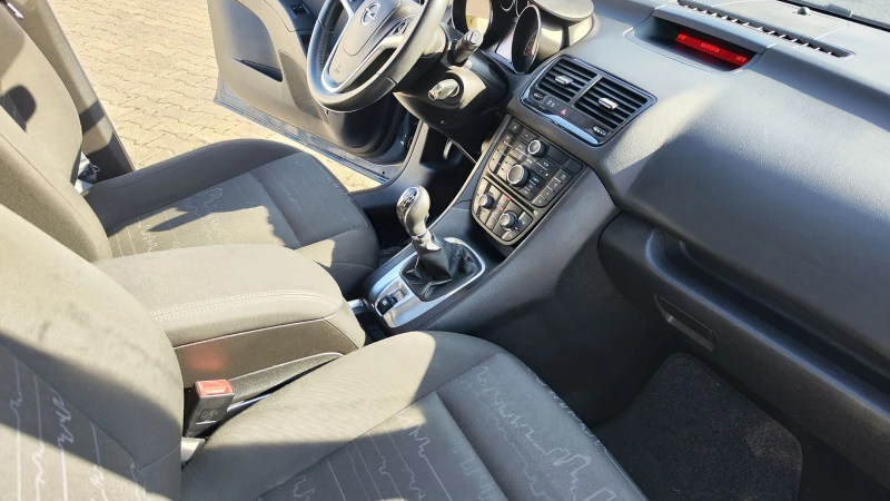 Opel Meriva 1, 4 LPG, снимка 11 - Автомобили и джипове - 52946430