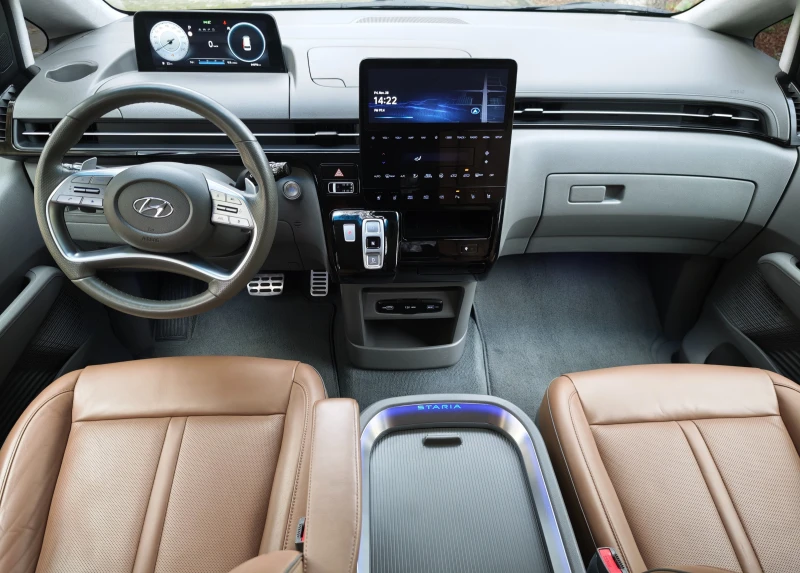 Hyundai Staria 2.2 CRDI 4x4  - HITRAC 8+ 1, снимка 10 - Автомобили и джипове - 52576271