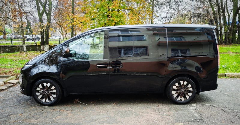 Hyundai Staria 2.2 CRDI 4x4  - HITRAC 8+ 1, снимка 7 - Автомобили и джипове - 52576271