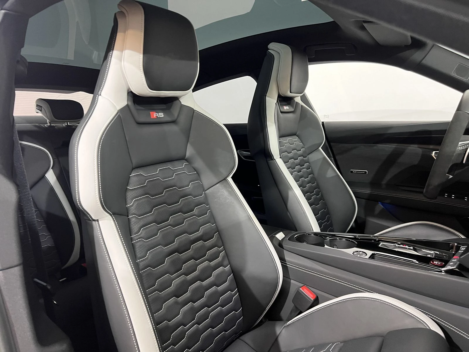 Audi E-Tron GT quat.* Matrix* Carbon* Keramik* 360 - изображение 9
