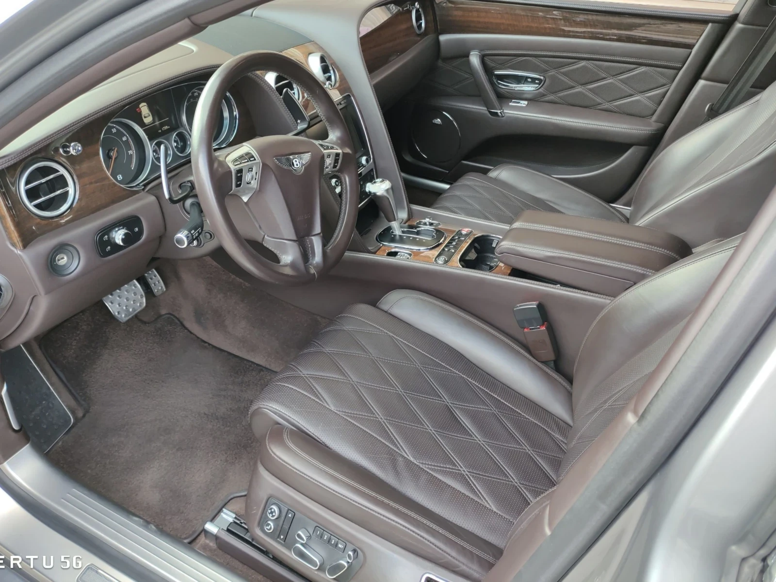 Bentley Flying Spur  - изображение 7