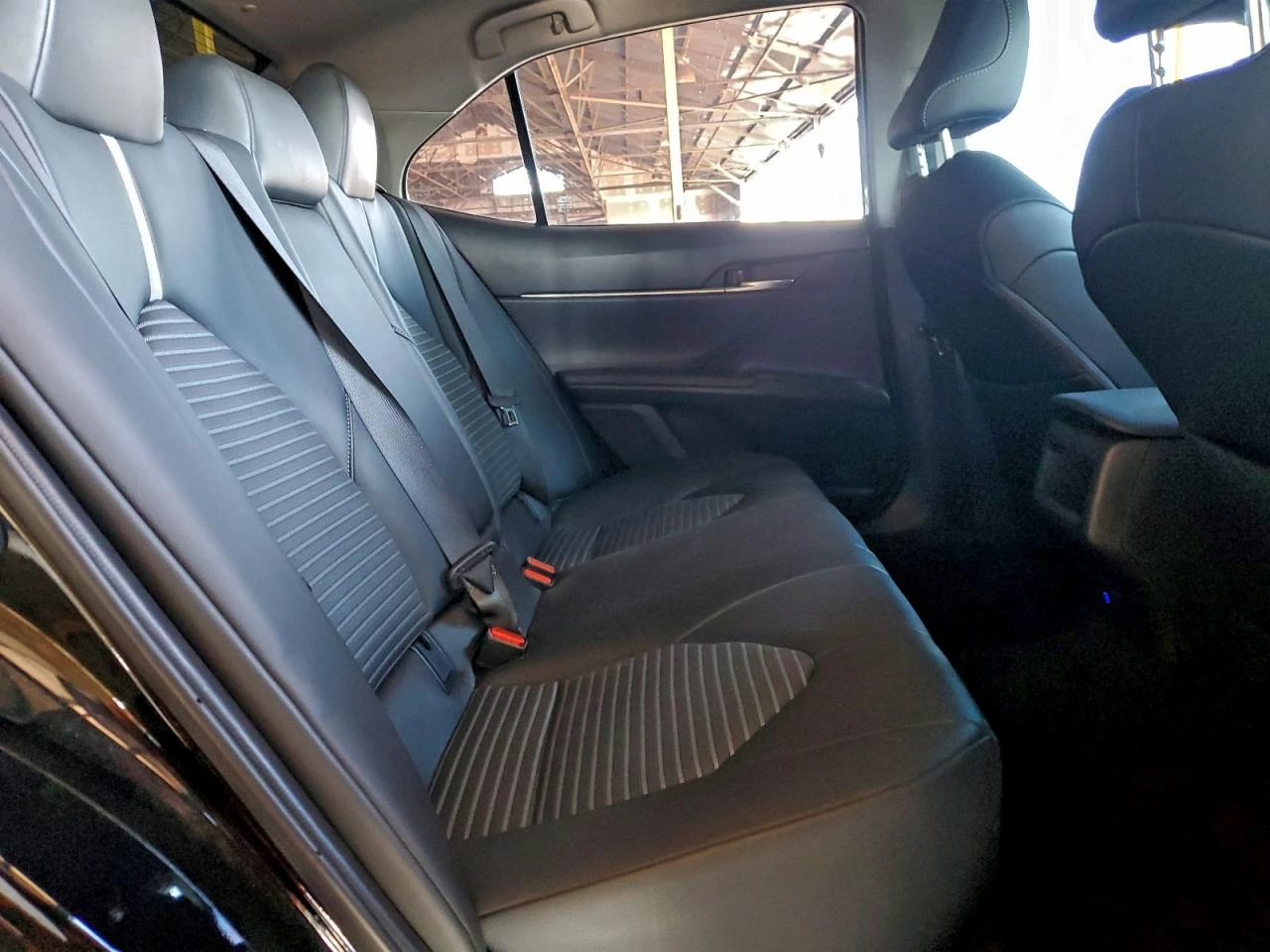 Toyota Camry NIGHT SHADE* РЕАЛНИ КМ* ПЕРФЕКТНА - изображение 9