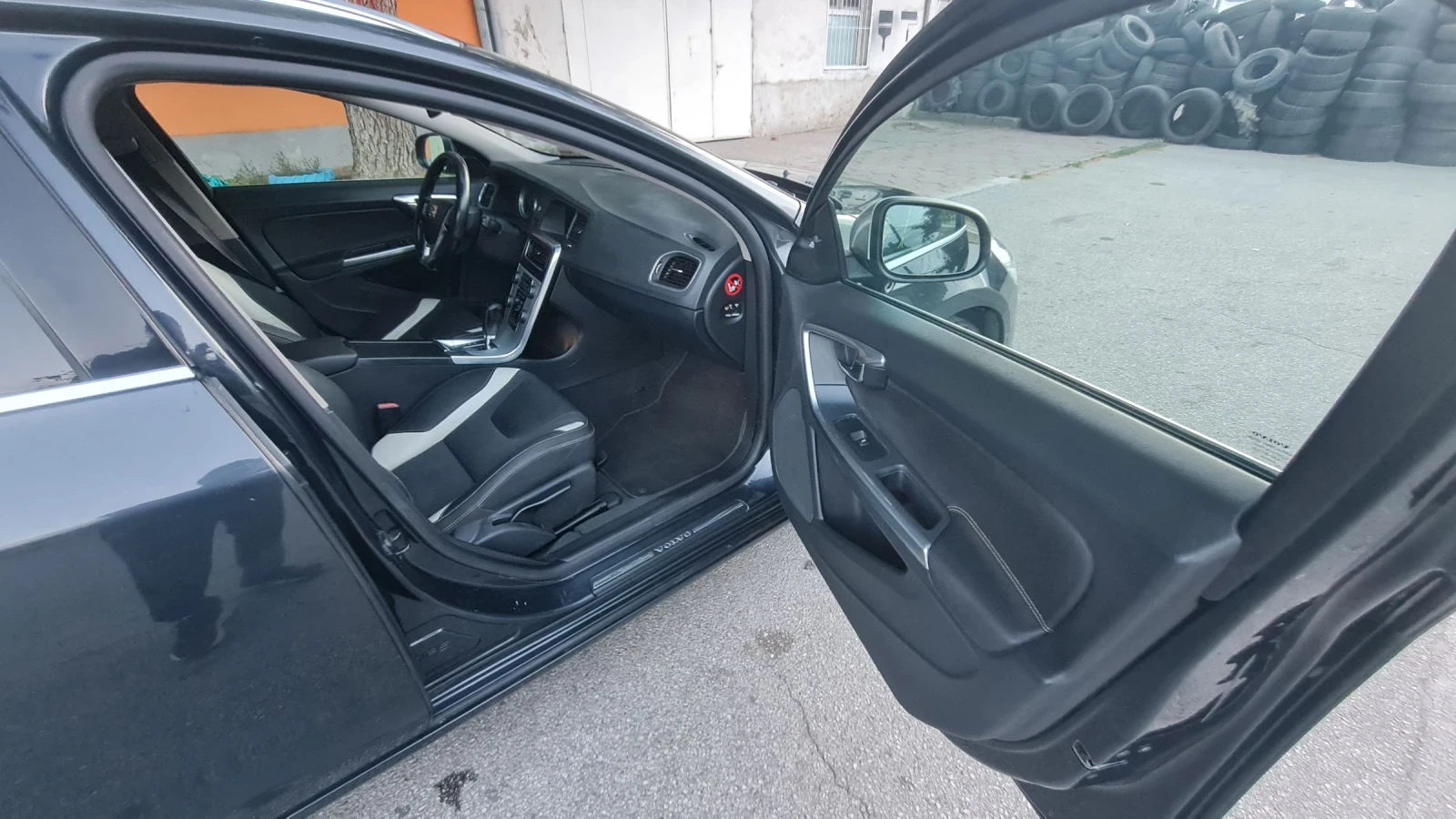 Volvo V60 D5/215к.с./SWISS/4AWD/R DESIGN - изображение 5