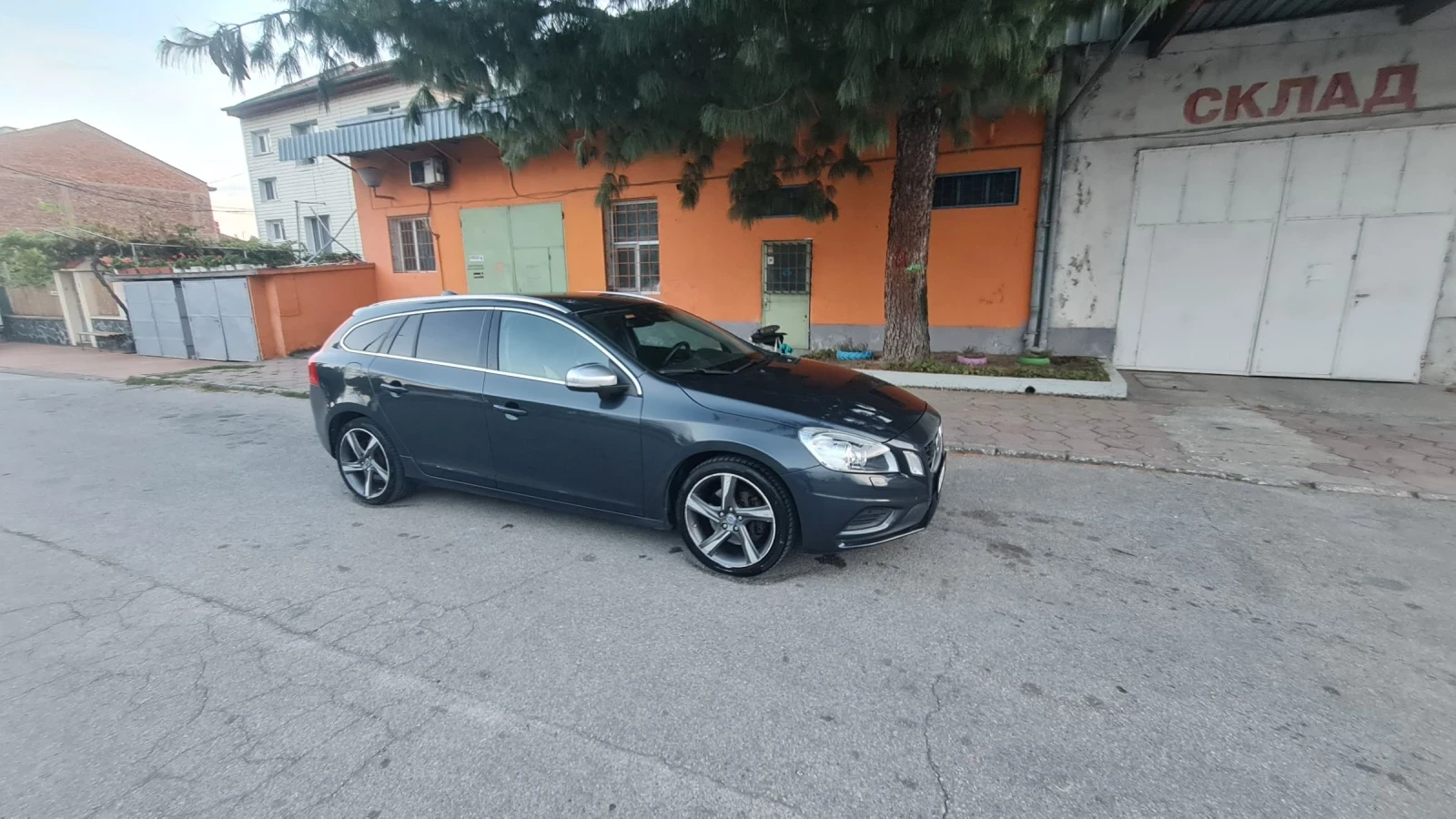 Volvo V60 D5/215�.�./SWISS/4AWD/R DESIGN | Mobile.bg � ����������� 1
