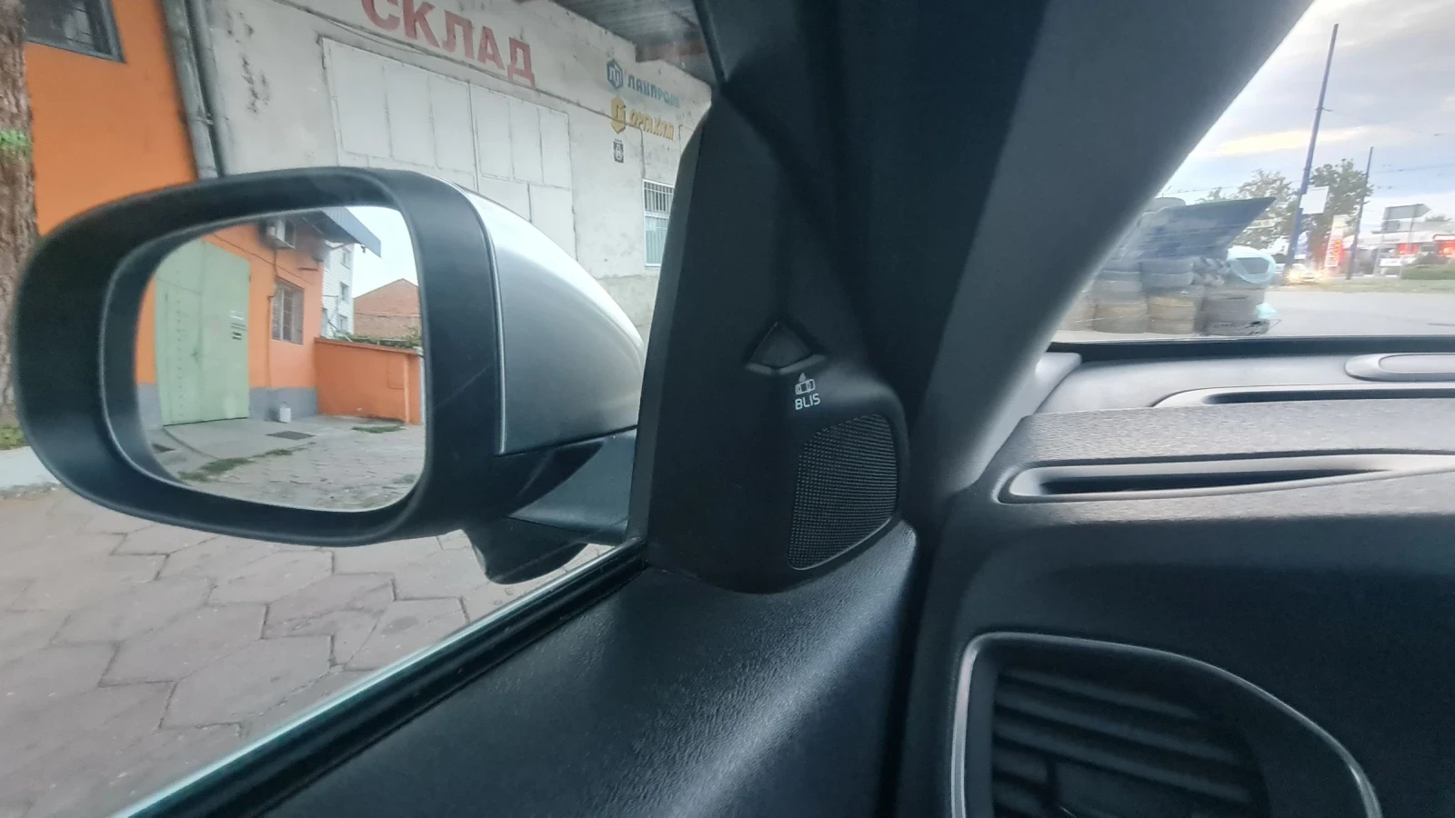 Volvo V60 D5/215к.с./SWISS/4AWD/R DESIGN - изображение 7