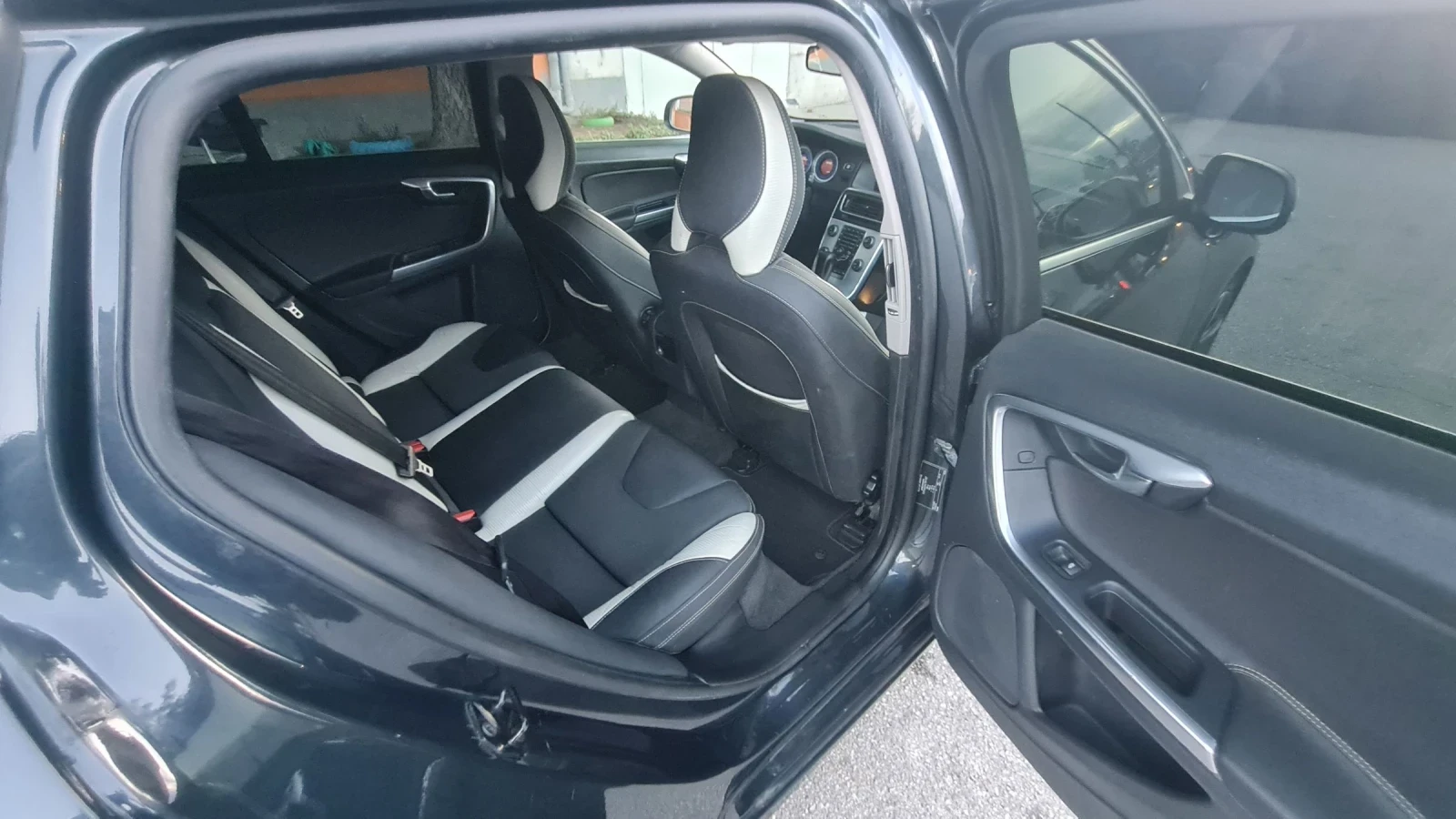 Volvo V60 D5/215к.с./SWISS/4AWD/R DESIGN - изображение 6