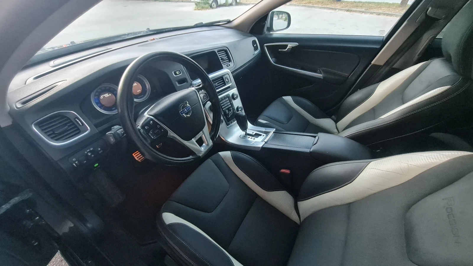 Volvo V60 D5/215�.�./SWISS/4AWD/R DESIGN | Mobile.bg � ����������� 11