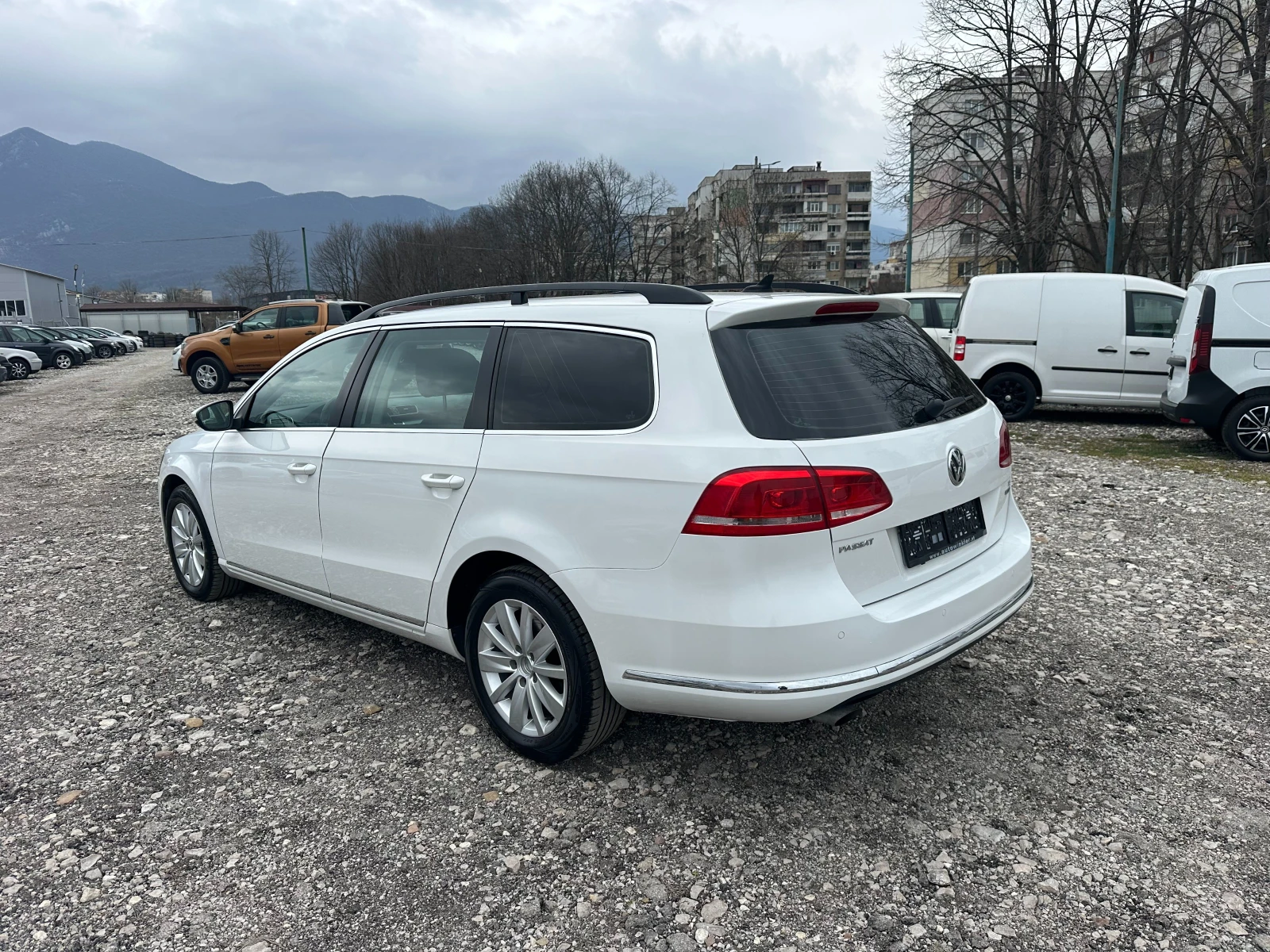 VW Passat 1.6TDI 105kc EVRO5 NAVI, снимка 3 - Автомобили и джипове - 53914048