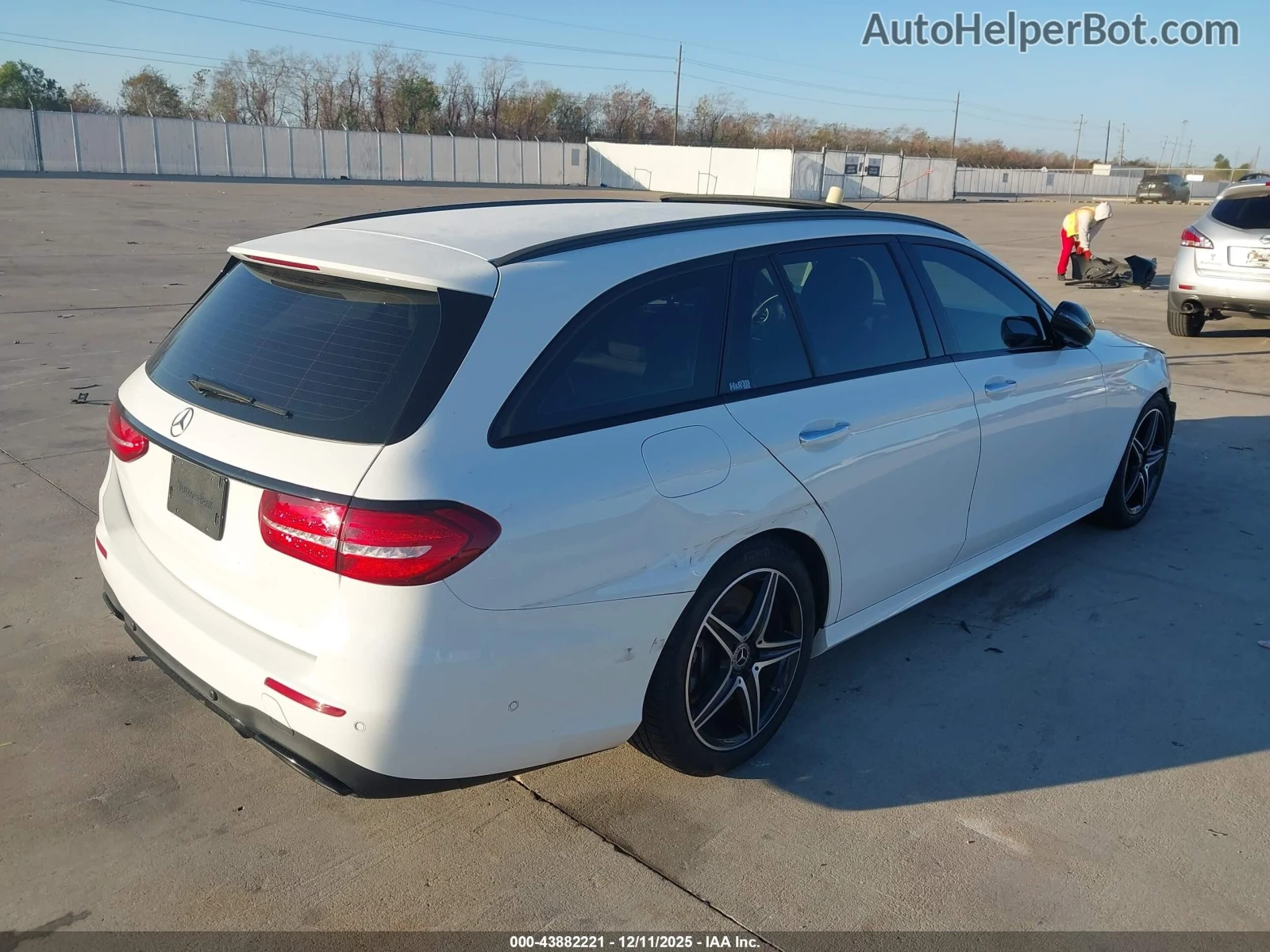 Mercedes-Benz E 400 AMG* 4MATIC* BURMESTER* Buy now , снимка 5 - Автомобили и джипове - 53987661