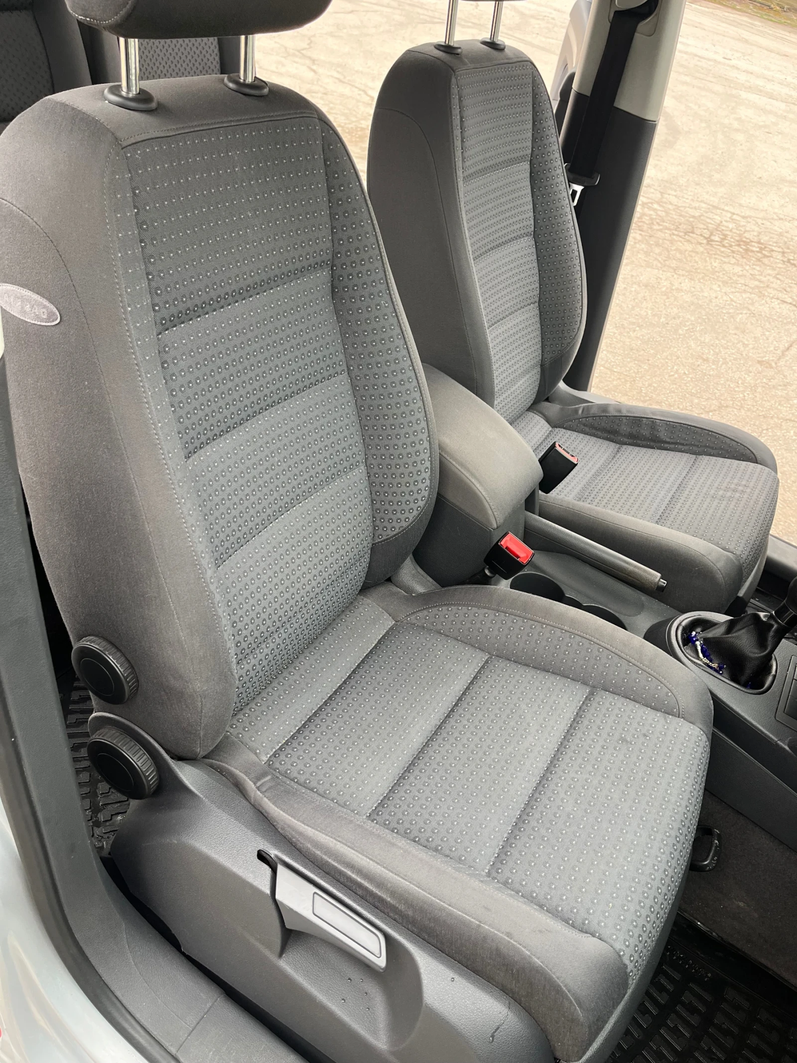 VW Touran, снимка 15 - Автомобили и джипове - 54013086