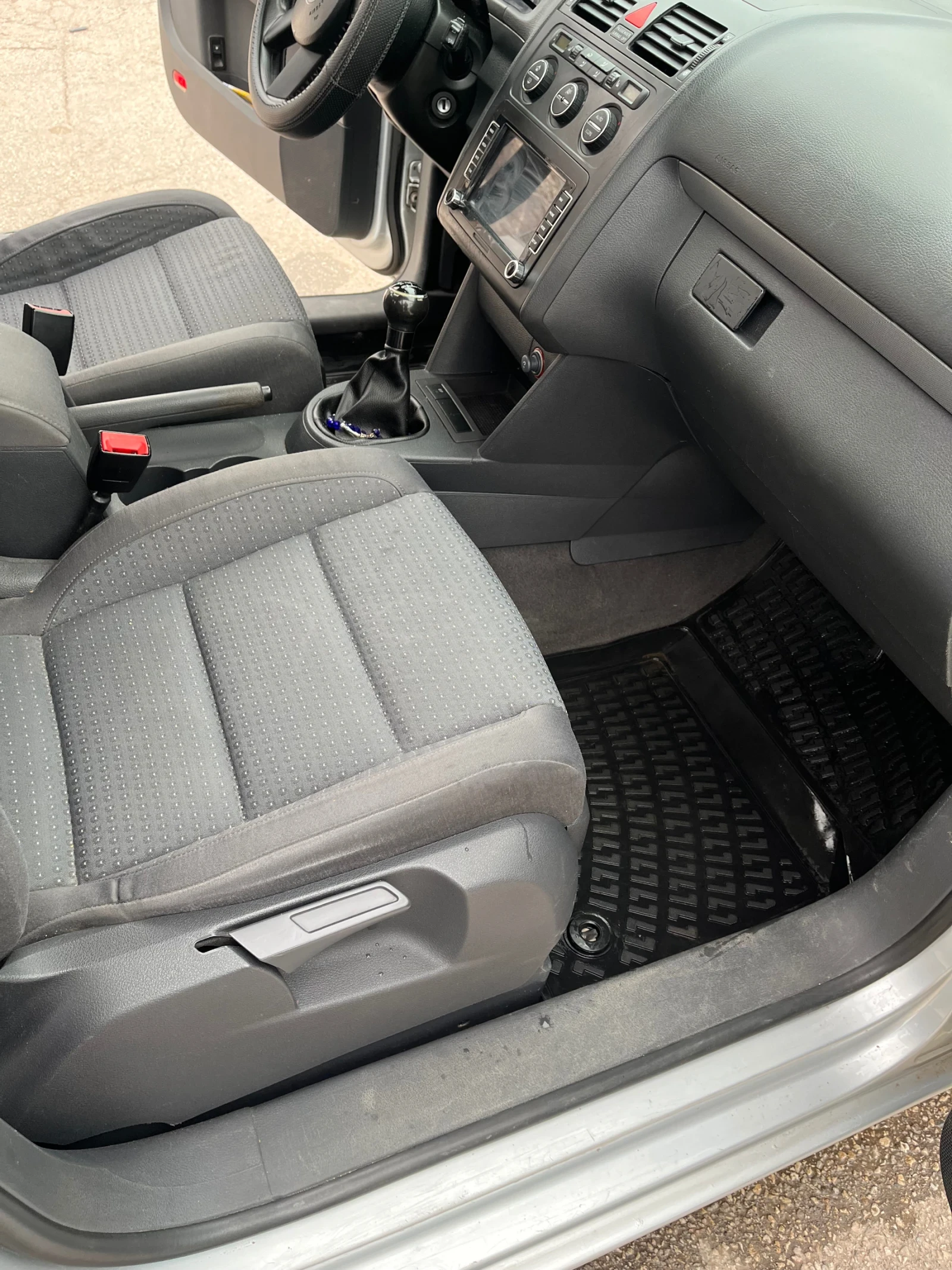 VW Touran, снимка 12 - Автомобили и джипове - 54013086