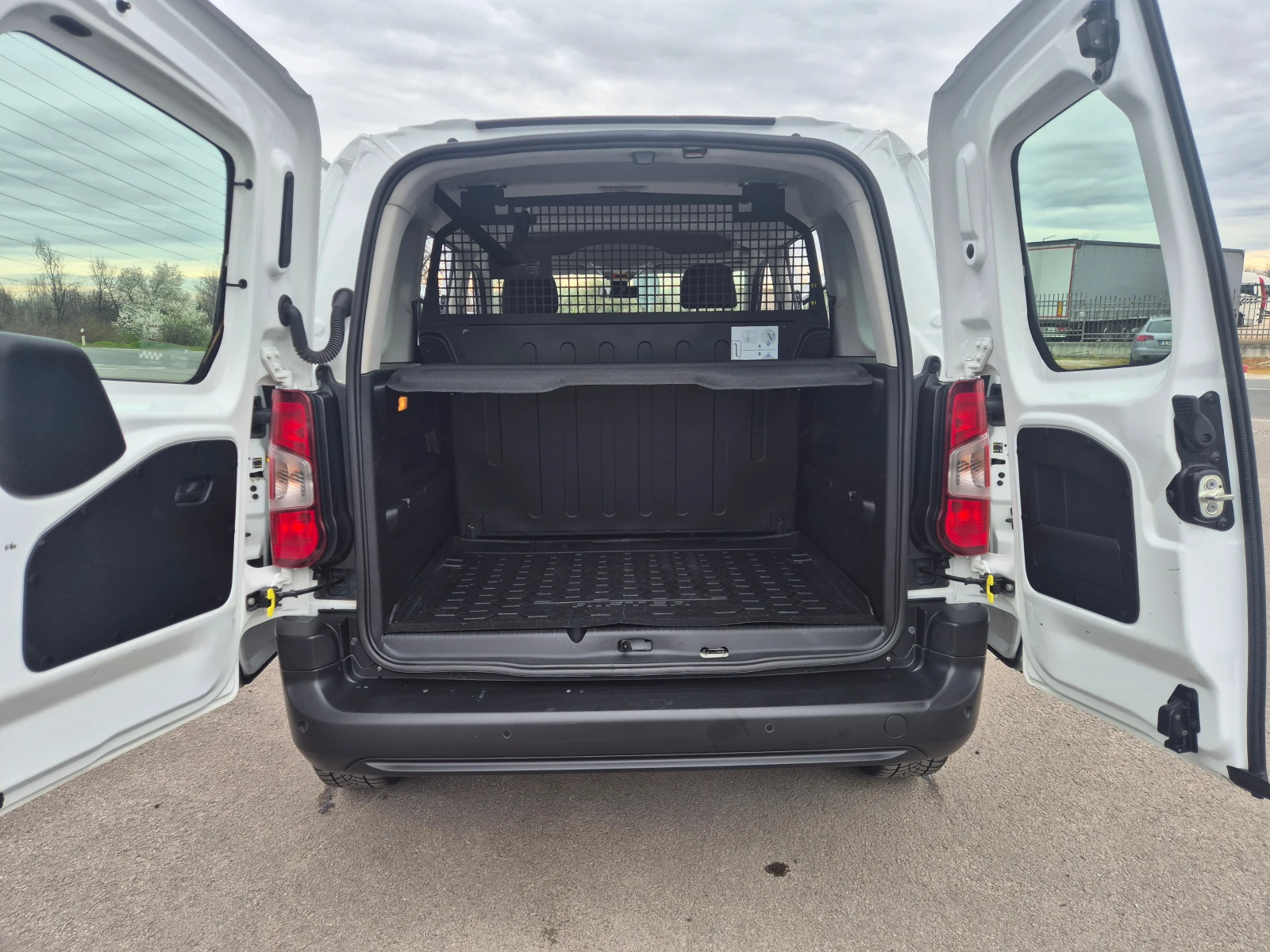 Peugeot Rifter N1- M/T 1.5 DCI, снимка 11 - Автомобили и джипове - 54031445