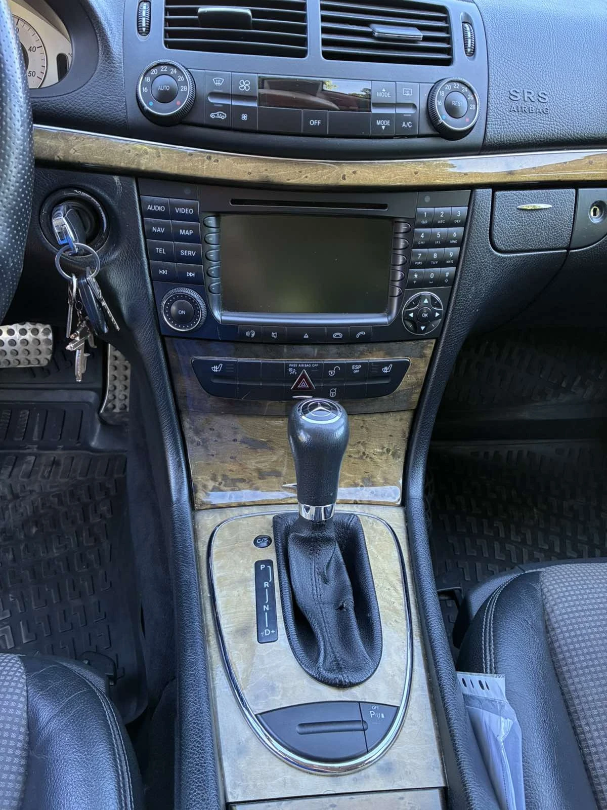 Mercedes-Benz E 320 3.2  V6, снимка 8 - Автомобили и джипове - 54580511