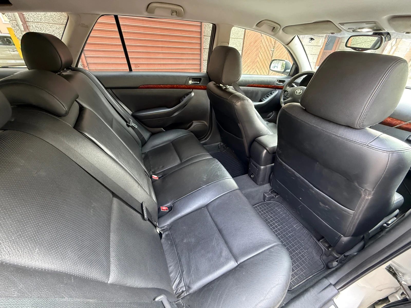 Toyota Avensis, снимка 8 - Автомобили и джипове - 55770182